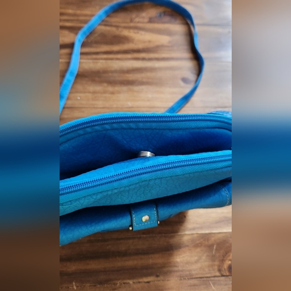 Rosetti blue faux leather cross body shoulder purse with multiple pockets - Picture 2 of 13